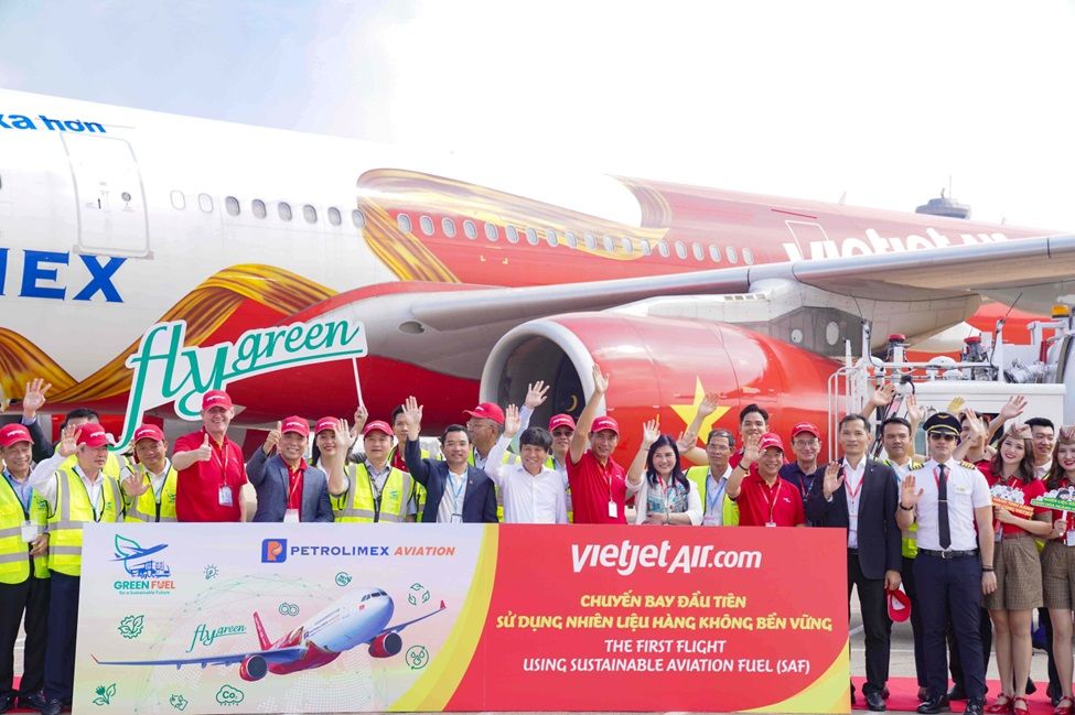 Vietjet partners with Petrolimex Aviation to power its flights with sustainable aviation fuel (SAF).