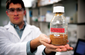 Researchers at the Qteros lab in Massachusetts study the Q Microbe?s ability to produce ethanol in one step. PHOTO: JIM GIPE, PIVOT MEDIA, INC.